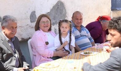 Didim Belediye Başkanı Hatice Gençay, Ramazan Bayramı dolayısıyla Akköy, Akyeniköy ve Altınkum’da vatandaşlarla bir araya gelerek bayramlarını kutladı