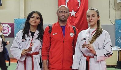 Foça Belediyespor Kulübü, Taekwondo Yıldızlar İzmir İl Şampiyonası’nda bir altın ve iki bronz madalya ile kürsüye çıktı