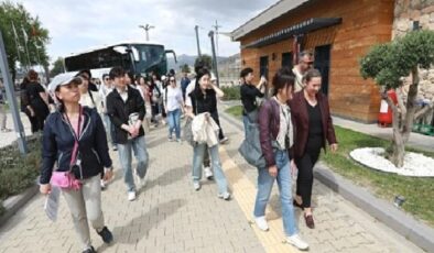 Güney Kore’nin Sancheong-Gun kentinin belediye çalışanları Efes Tarlası Yaşam Köyü’nü ziyaret etti