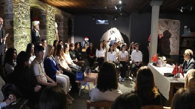 İzmir İl Milli Eğitim Müdürü Dr. Ömer Yahşi Gençlerle Bir Araya Geldi