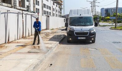 İzmir’de her gün 850 işçi 2 bin kilometrelik güzergahı temizliyor