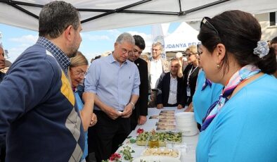 Mudanya Belediyesi Turizm Haftası etkinlikleri kapsamında Girit yemekleri ve lezzetleri Mütareke Meydanı’nda düzenlenen “Girit Mutfağı Lezzet Şöleni” etkinliğinde tanıtıldı
