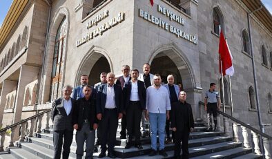 Nevşehir Belediye Başkanı Rasim Arı, Nevşehir Esnaf ve Sanatkarlar Odaları Birliği Başkanı Mehmet Pınarbaşı ve ile birliğe bağlı oda başkanlarını konuk etti