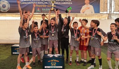 Nevşehir Belediyesi tarafından düzenlenen İlkokullar Arası 23 Nisan Halı Saha Futbol Turnuvası’nda şampiyon Necip Fazıl Kısakürek İlkokulu oldu