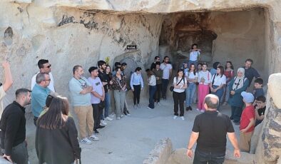 Nevşehir Hacı Bektaş Veli Üniversitesi (NEVÜ) Turizm Fakültesi öğrencileri, Kayaşehir ve Meryem Ana Kilisesi’ni gezdi