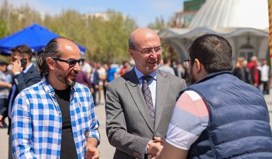 Selçuklu Belediye Başkanı Ahmet Pekyatırmacı, Cuma Buluşmaları çerçevesinde Şeyh Şamil Mahallesi’nde vatandaşlarla bir araya geldi