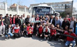 Sivas Belediye Başkanı Dr. Adem Uzun, deplasmanda oynanacak Trabzonspor-Sivasspor karşılaşması öncesi kırmızı beyazlı taraftarları Trabzon’a yolcu etti