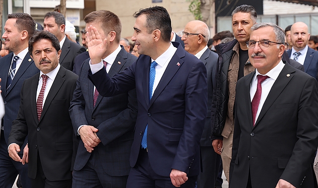747. Türk Dil Bayramı ve Yunus Emre’yi Anma Etkinlikleri kapsamında Türk Dili Hoşgörü Yürüyüşü ve çelenk sunma töreni düzenlendi