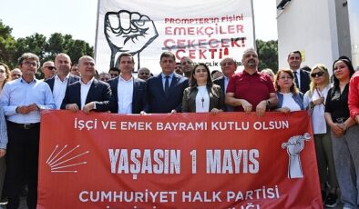 Başkan Tugay emekçilerin 1 Mayıs coşkusuna ortak oldu