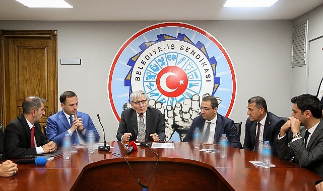 Bornova’da ilk TİS kadrolu işçiler için imzalandı