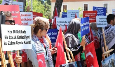 Dokuz Eylül Üniversitesi (DEÜ) öğrencileri, Gazze’de İsrail’in sivillere yönelik sürdürdüğü ölümcül saldırılara karşı bir kez daha harekete geçti