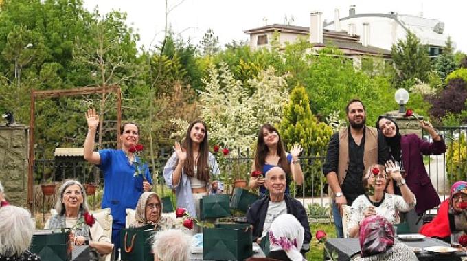 Huzurevi Annelerine Saç ve Cilt Bakım Sürprizi