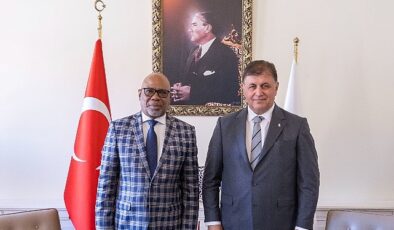 İzmir Büyükşehir Belediye Başkanı Dr. Cemil Tugay, Güney Afrika’nın Cape Town Belediyesi’nden üst düzey heyeti ağırladı