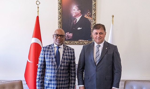 İzmir Büyükşehir Belediye Başkanı Dr. Cemil Tugay, Güney Afrika’nın Cape Town Belediyesi’nden üst düzey heyeti ağırladı