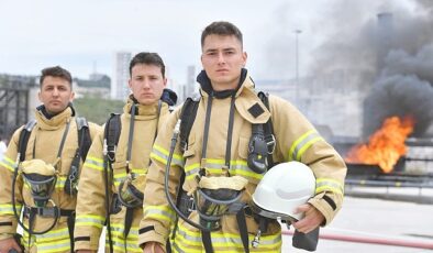 İzmir’in genç itfaiyecileri sıkı eğitimlerle göreve hazırlanıyor