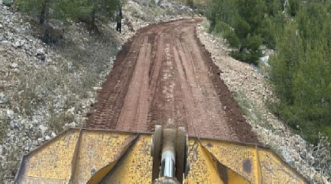 Kemer’de yol ve kaldırım çalışmaları