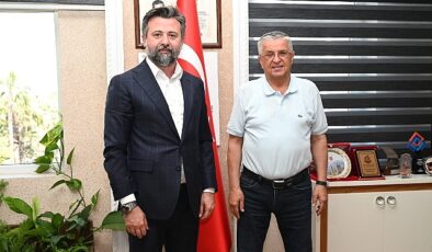MHP Muratpaşa İlçe Başkanı Sadullah Güneş, Kemer Belediye Başkanı Necati Topaloğlu’nu makamında ziyaret etti