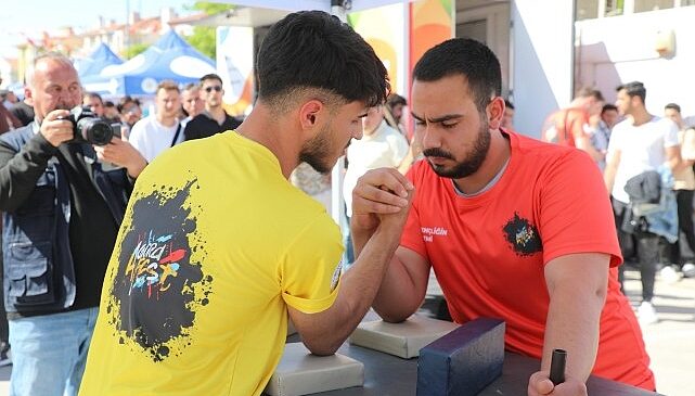 Muğla Büyükşehir Belediye Başkanı Ahmet Aras’ın yerel seçimler öncesi vaatlerinden biri olan Gençlik Festivali 15 Mayıs’ta başladı