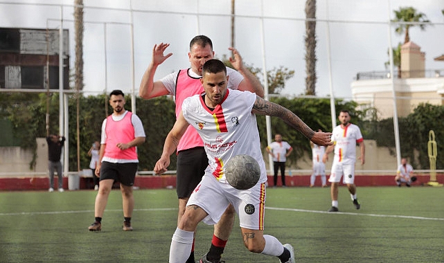 Narlıdere Belediyesi’nin, 19 Mayıs Atatürk’ü Anma Gençlik ve Spor Bayramı etkinlikleri kapsamında düzenlediği futbol turnuvasının ilk günü keyifli anlara sahne oldu