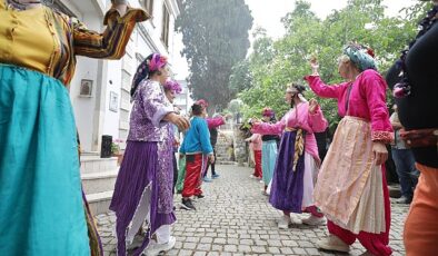 Narlıdere, bolluk ve bereketin simgesi Hıdırellez’i Tarihi Yukarıköy’de karşıladı