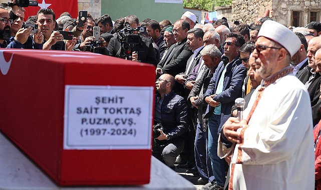 Nevşehir Belediye Başkanı Rasim Arı, Pençe Kilit Harekât Bölgesi’nde görevi esnasında yıldırım düşmesi sonucu şehit olan Piyade Uzman Çavuş Sait Toktaş’ın cenaze törenine katıldı